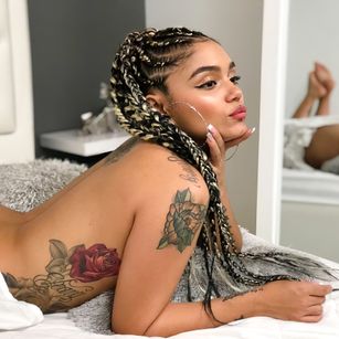 Model - Zoe Montini ass