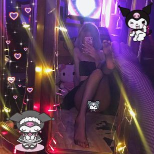 Model - SoraChan feet