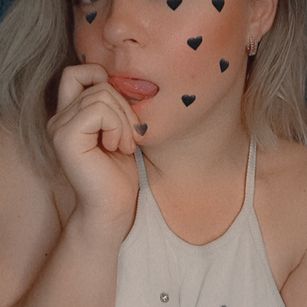 Model - Vikitty fetish