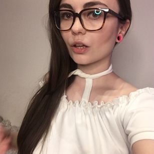 Model - Julie Grace tits