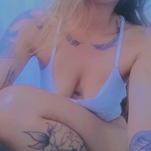 Model - LolaZans whatsapp