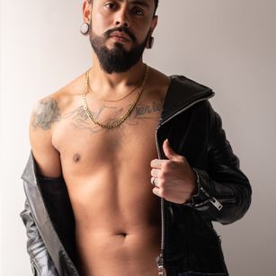Model - Gaspar_Black666 latin