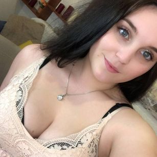 Model - LiannaAh striptease