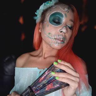 Model - africa gonzalez deeptroath