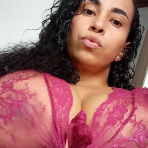 Model - Thalia Gomex hairy