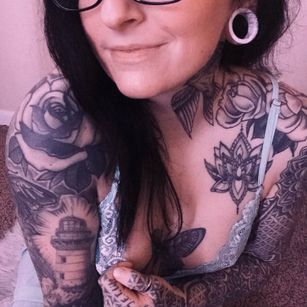 Model - Tattooed Victoria woman