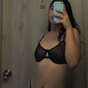 Model - CresenttHill blowjob