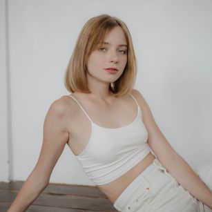 Model - EllyMur pantyhose