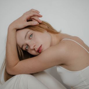 Model - EllyMur feet