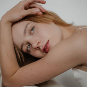 Model - EllyMur pantyhose