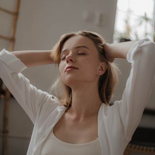 Model - EllyMur pantyhose