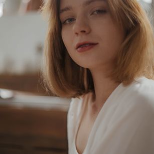 Model - EllyMur pantyhose