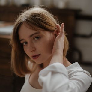 Model - EllyMur pantyhose