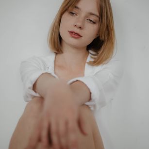 Model - EllyMur pantyhose