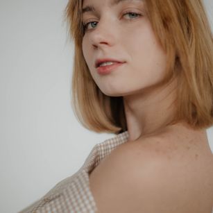 Model - EllyMur feet