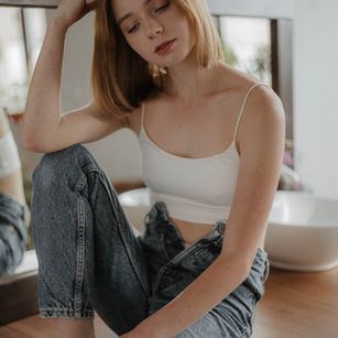 Model - EllyMur pantyhose