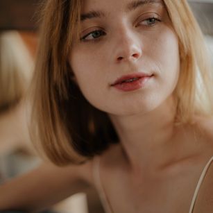 Model - EllyMur feet