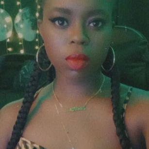 Model - Simone Savage findom