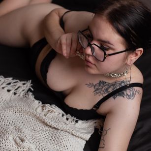 Model - Roxana blowjob