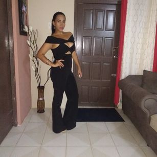 Model - Thalia Gomex brunette