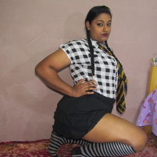 Model - EROTICNAWTY02 feet