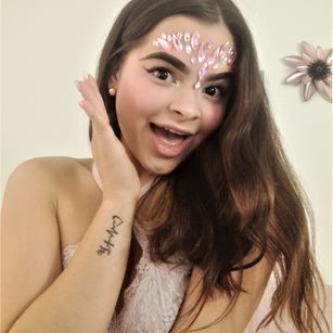 Model - Connie slave