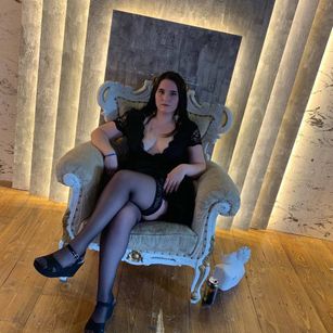 Model - LiannaAh dirtytalk