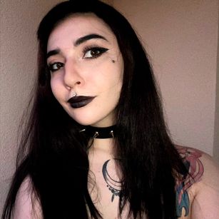 Model - Sonya Light pussy