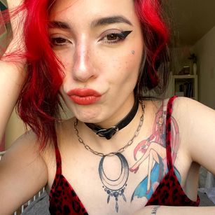 Model - Sonya Light masturbation