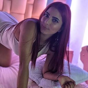 Model - Violeta latina