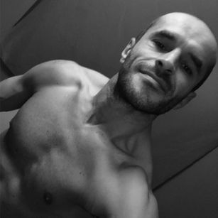 Model - TomekZ pussy