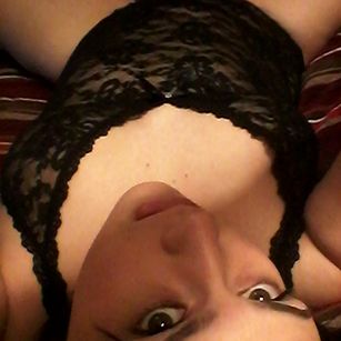 Model - Sara Laughs 1