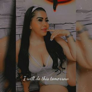 Model - Perla Sweet deepthroat