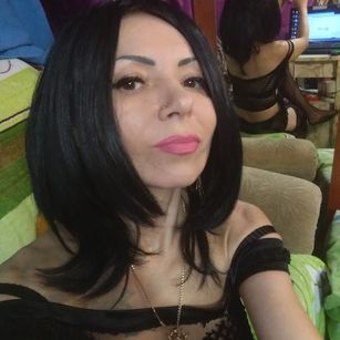 Model - Loren773 smoking