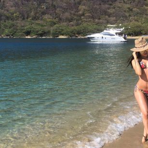 Model - AllieEvans latina