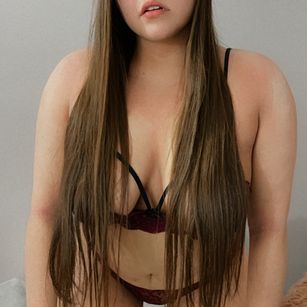 Model - Yiset Gozanles anal