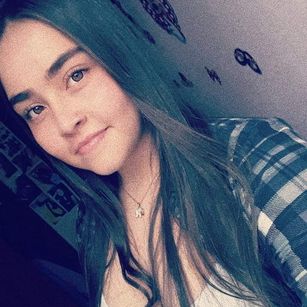 Model - Yiset Gozanles cum