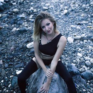 Model - Alexandra  mastrubate