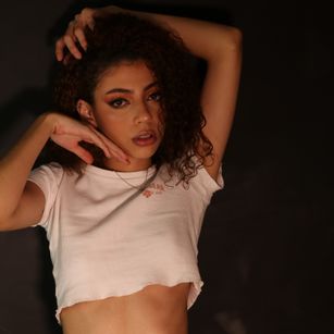 Model - Tefy Rose skinny