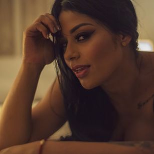 Model - Kamila Mahoney anal