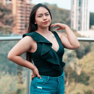 Model - Loudin Ferrero striptease