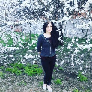 Model - Erikahill92 feet