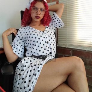 Model - Mila Vega joi