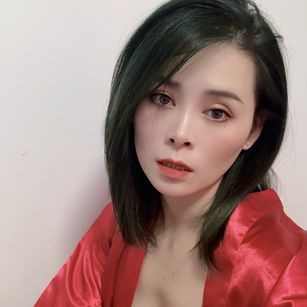 Model - rongrong Silkstockings