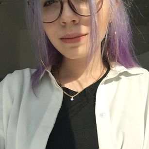 Model - marigold feet