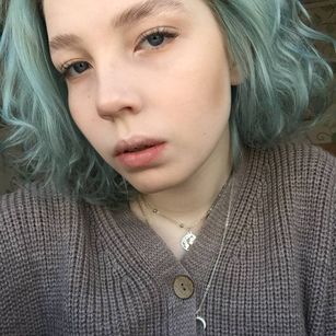 Model - marigold tits