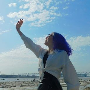 Model - marigold shy