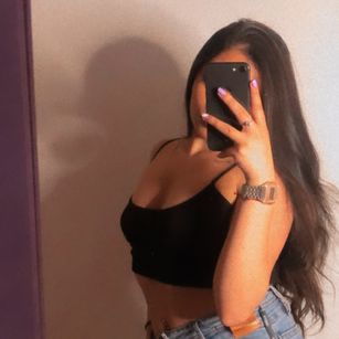 Model - Daniela young