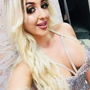 Model - raysa anal