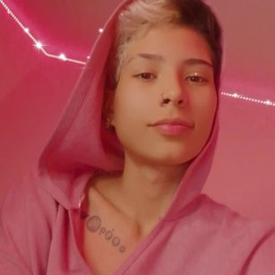 Model - Wendy Hills teen